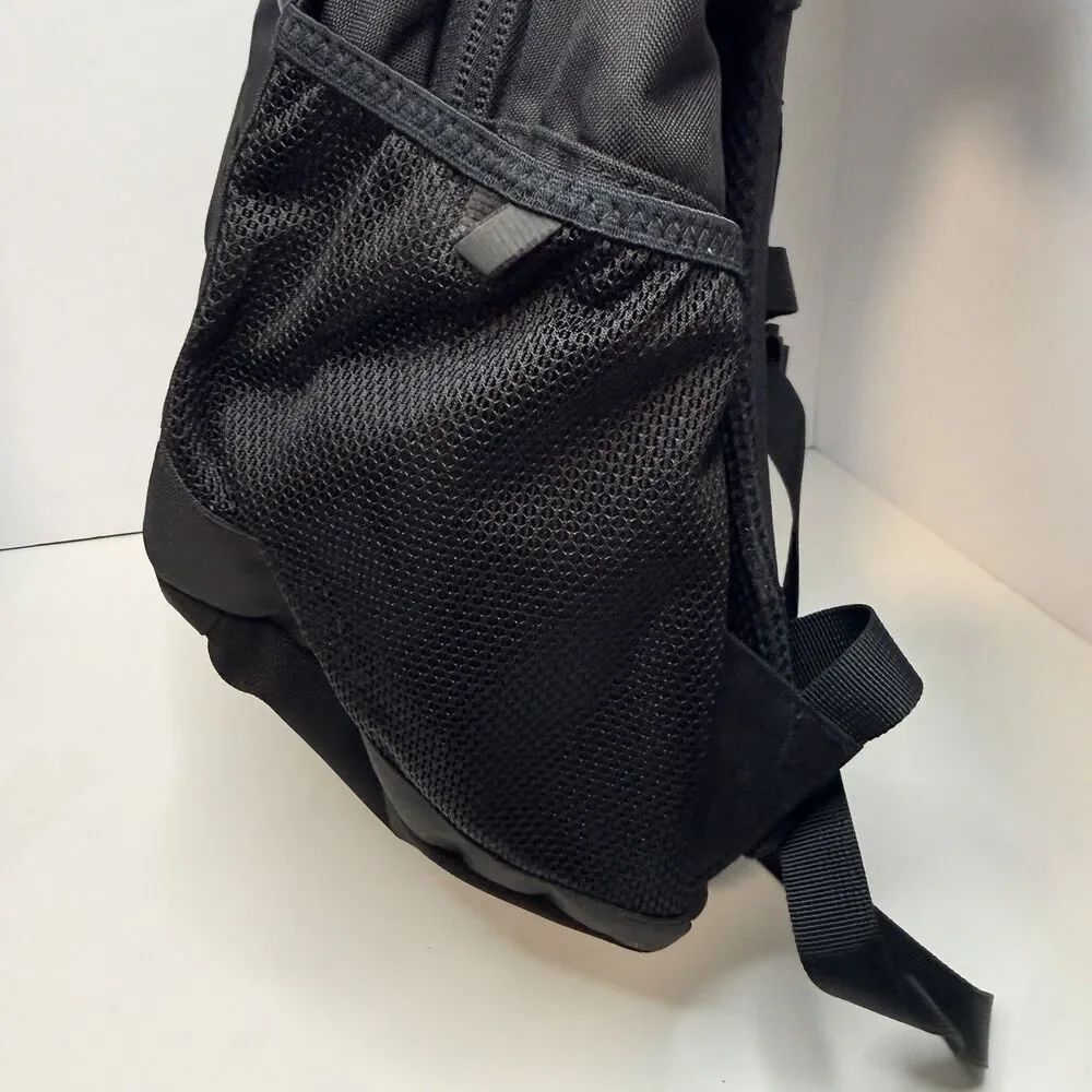 The North Face Connector Flex Vent 28L Black Backpack Zip Closure Logo Removed